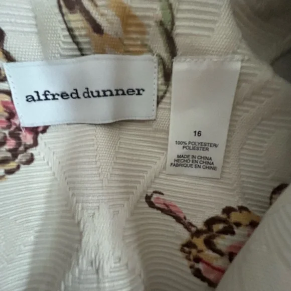 Alfred Dunner cream color with multicolored butterfly women’s jacket - Picture 6 of 8